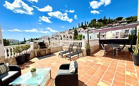Nerja Casa con gran terraza, muy luminosa y en tranquila zona residencial